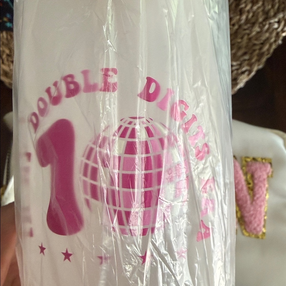 10th Birthday Party Gift Set - Pink 'TEN' Cosmetic Bag & Accessories - Picture 5 of 6
